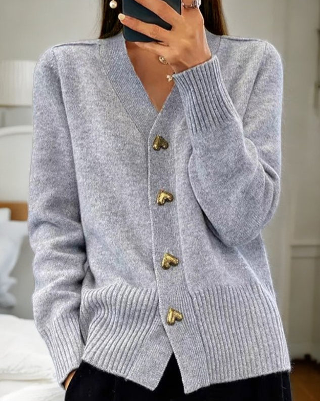 Diede | Strickjacke mit herzförmigen Knöpfen